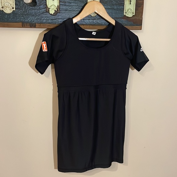 WNBA Adidas Team Issued TechFit Performance Top Size Medium - Picture 7 of 16